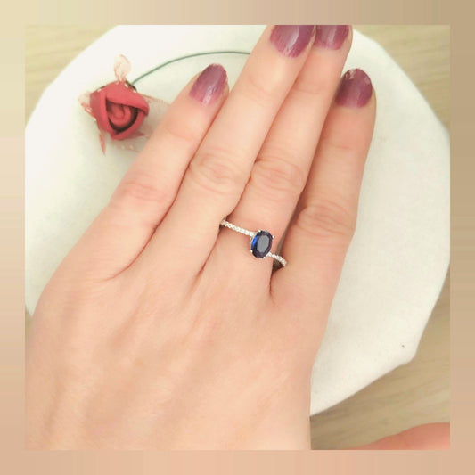 Anillo Cristal Azul y circonitas plata