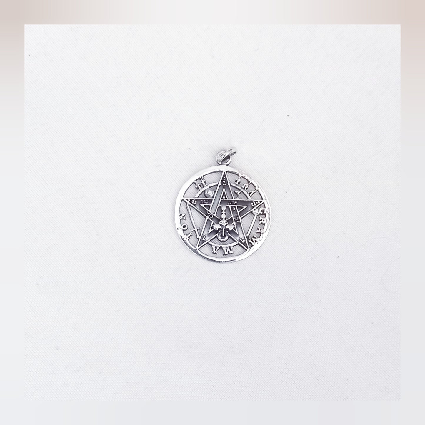 Colgante Tetragrama protección plata
