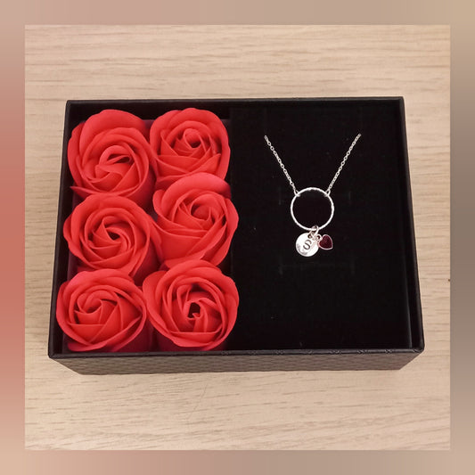 Collar Círculo inicial y corazón plata