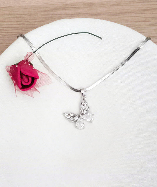 Collar plano Mariposa cristales