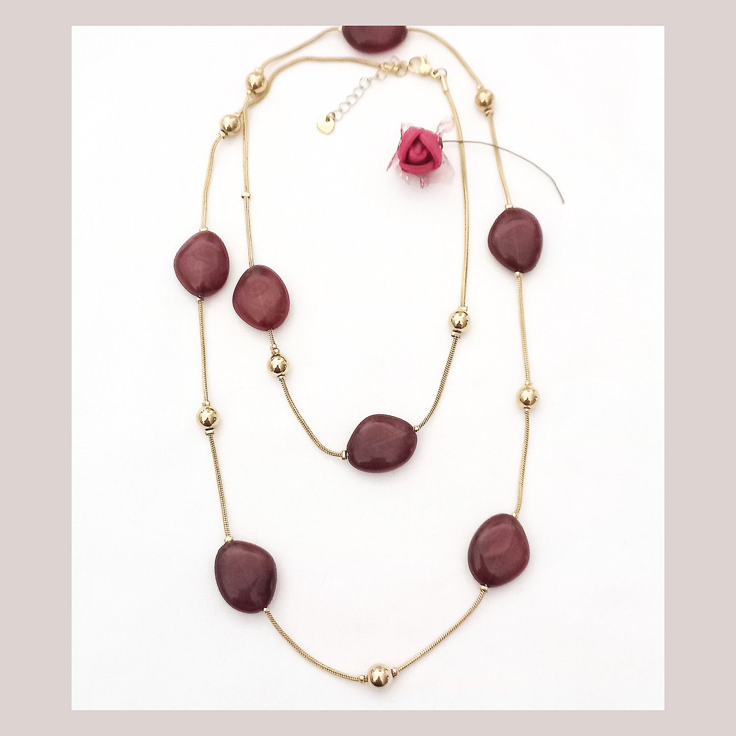 collar largo dorado con piedras marrones y bolas doradas acero