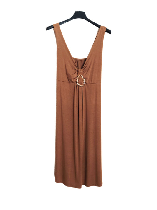 Vestido marrón adorno dorado