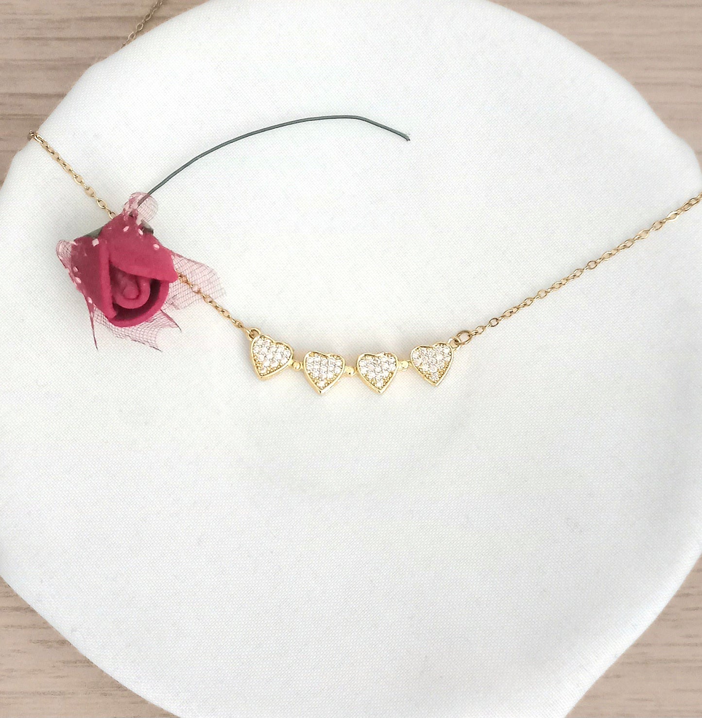 Collar Trébol corazones imán