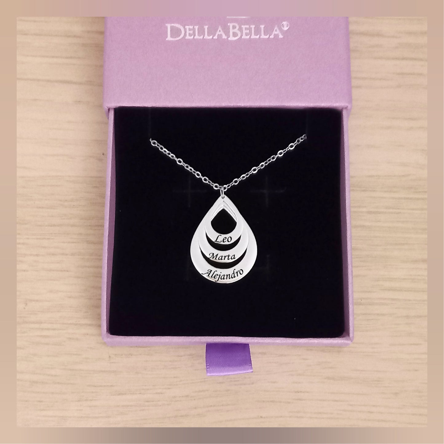 Collar de acero con diseño de gota con grabado nombres para mujer