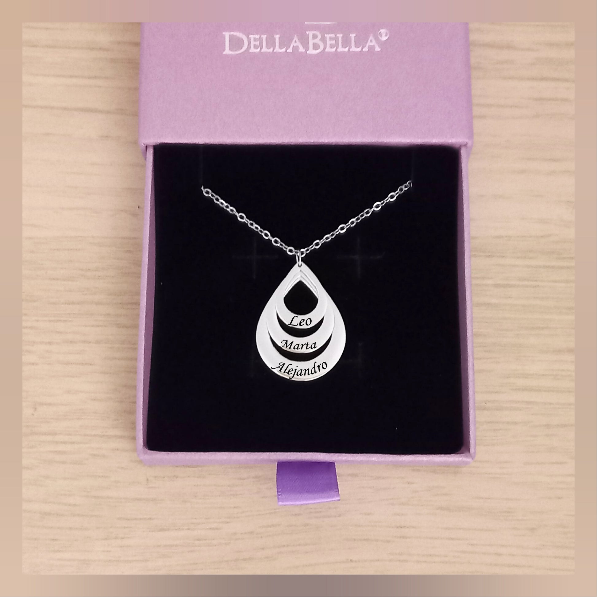 Collar de acero con diseño de gota con grabado nombres para mujer